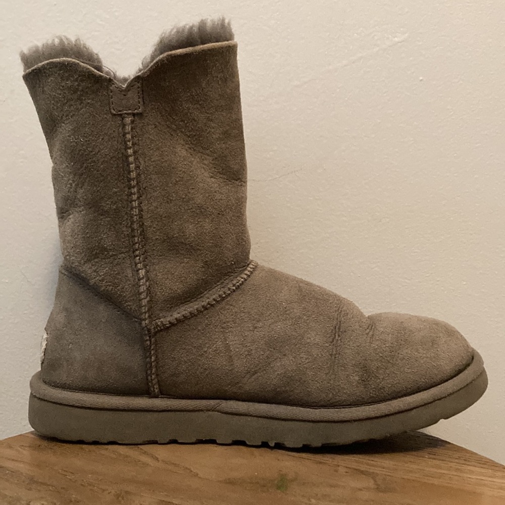Ugg Bailey Button Gray Size 7 - image 8